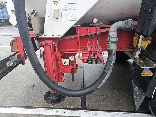 FELDBINDER SREM 63m3 Feldbinder SREM 63m3 2005 2 Tanker semi trailers image 19