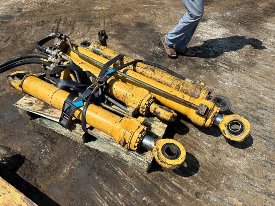 CAT 214 B FT cylinders 214 B FT cylinders 2 Wheeled Excavators
