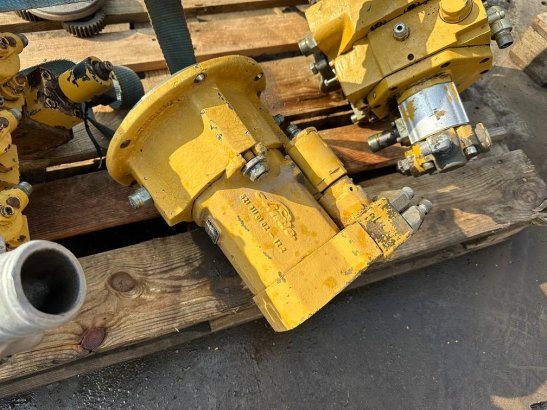CAT 214 B FT hydro motor linde MMF-65 214 B FT hydro motor linde MMF-65 2 Wheeled Excavators