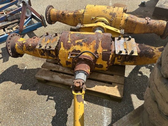CAT 950 G front axel 254 2 image 4
