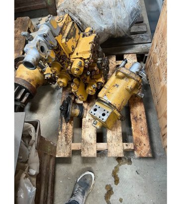 CAT 213 B LC valve 213 B LC valve 2 Crawler Excavators image 2
