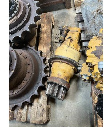 CAT 213 B LC swingpump 213 B LC swingpump 2 Crawler Excavators image 2
