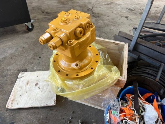 CAT 315cl swing pump (unused) 28 2022 1 image 4
