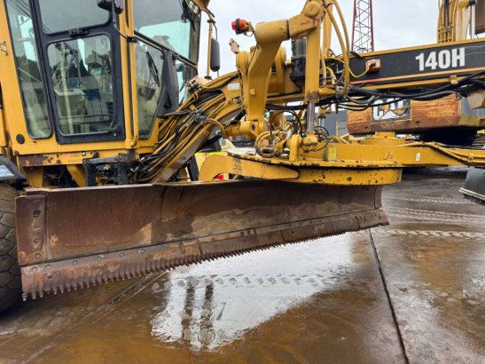 CAT 140 H 483 2000 2 Motor graders image 26