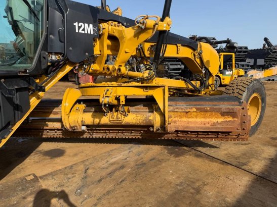 CAT 12 M 3 12 M 3 2015 2 Motor graders image 12