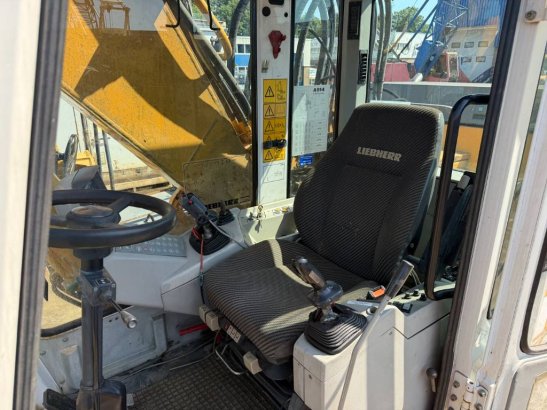 Liebherr A 914 A 914 2002 2 Wheeled Excavators image 12