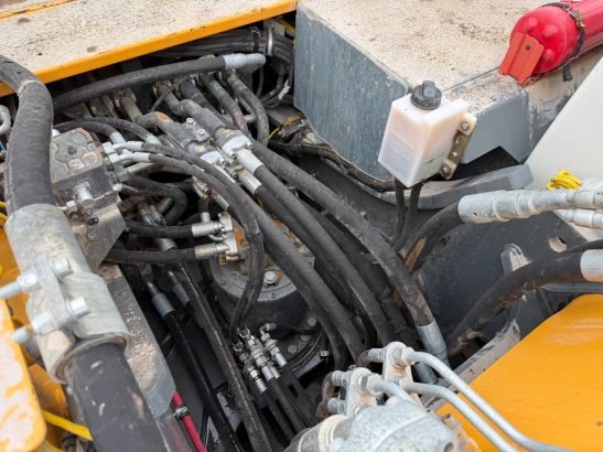 Liebherr R 946 LC R 946 LC 2017 2 Crawler Excavators image 14
