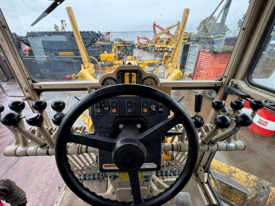 CAT 140 H 483 2000 2 Motor graders image 14