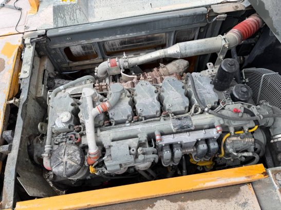 Liebherr R 946 LC R 946 LC 2017 2 Crawler Excavators image 15