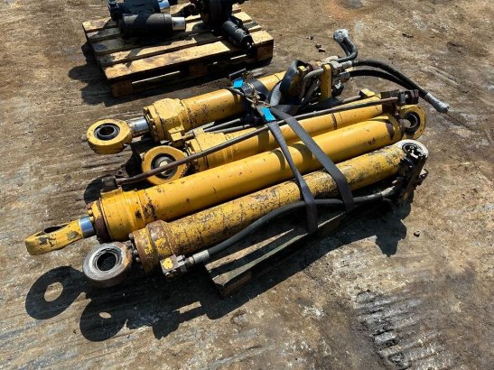 CAT 214 B FT cylinders 214 B FT cylinders 2 Wheeled Excavators image 2