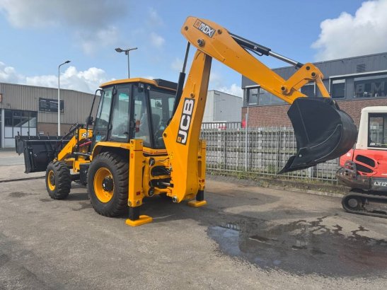 JCB 3 CX ECO 6 in 1 bucket ( UNUSED ) 2151 2025 2 image 12