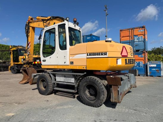 Liebherr A 316 ( engcon rotortilt ) 6665 2002 2 Wheeled Excavators image 3