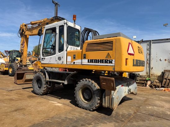 Liebherr A 914 A 914 2002 2 Wheeled Excavators image 3