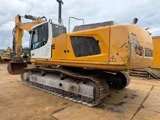 Liebherr R 946 LC R 946 LC 2017 2 Crawler Excavators image 3