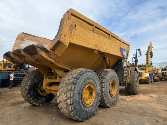 CAT 740 B 740 B 2013 2 Articulated Dump Trucks image 4