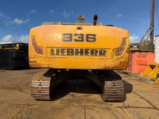 Liebherr R 936 N LC R 936 N LC 2013 2 Crawler Excavators image 4