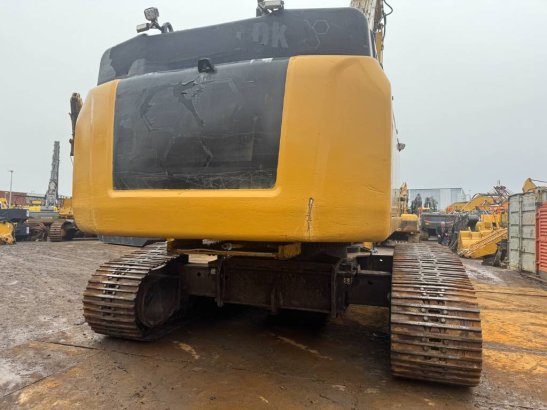 CAT 352 FL UHD 30m boom incl normal boom 352 FL UHD 30m boom incl normal boom 2015 2 Crawler Excavators image 5