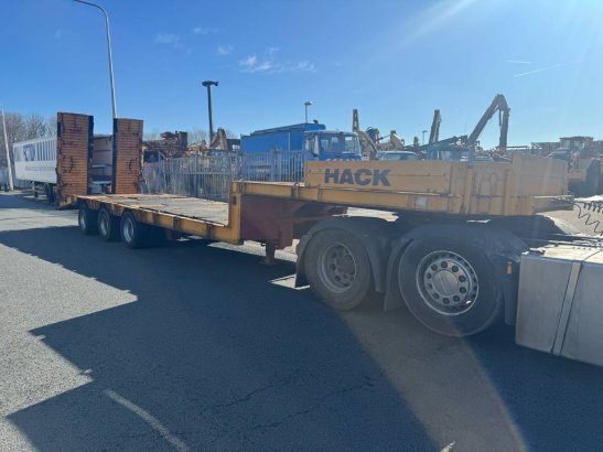 Müller mitteltal 3 axel low bed steel supspension Muller mitteltal 3 axel low bed steel supspension 2002 2 Lowloader semi-...