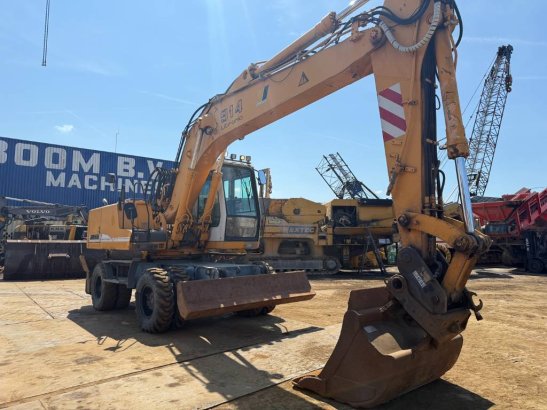 Liebherr A 914 A 914 2002 2 Wheeled Excavators image 6