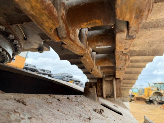 Liebherr R 946 LC R 946 LC 2017 2 Crawler Excavators image 7