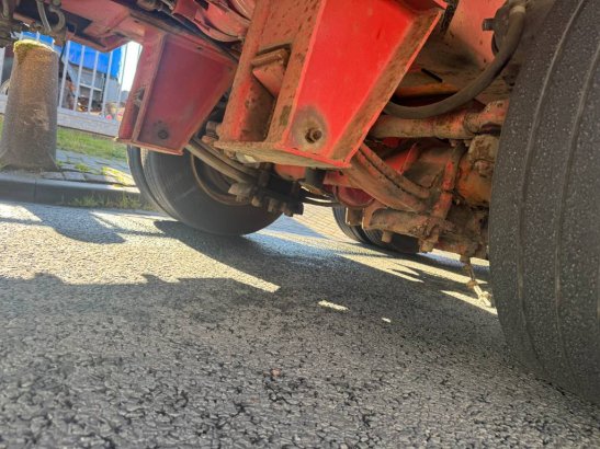 Müller mitteltal 3 axel low bed steel supspension Muller mitteltal 3 axel low bed steel supspension 2002 2 Lowloader semi-...