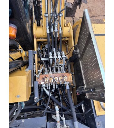 CAT M 322 D MH M 322 D MH 2012 2 Other cranes image 22