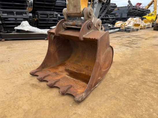 Liebherr R 946 LC R 946 LC 2017 2 Crawler Excavators image 9