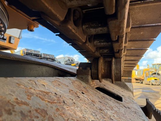 Liebherr R 936 N LC R 936 N LC 2013 2 Crawler Excavators image 9