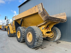 CAT 735B