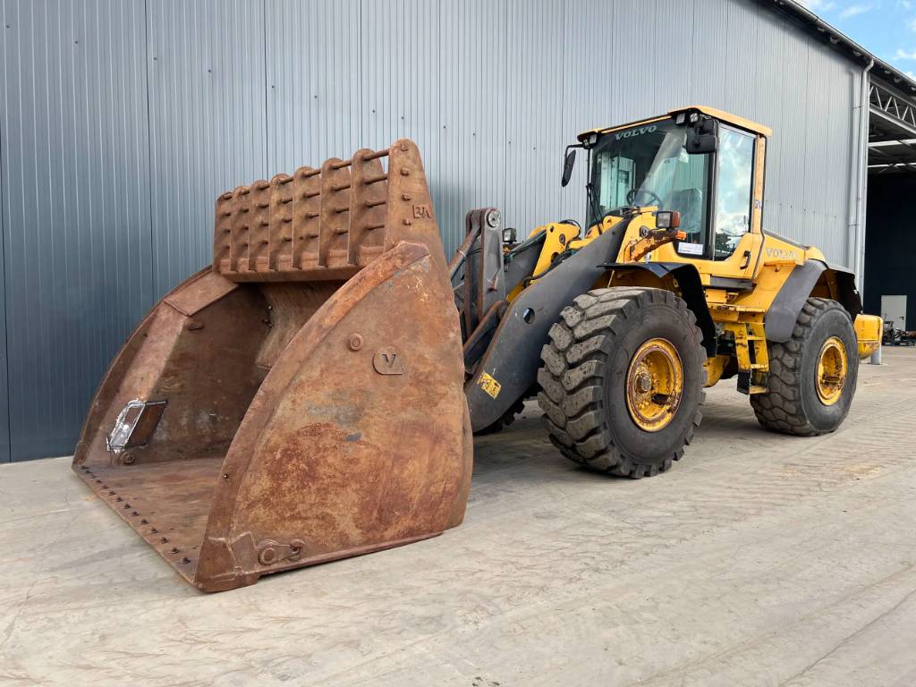 Volvo L120F image