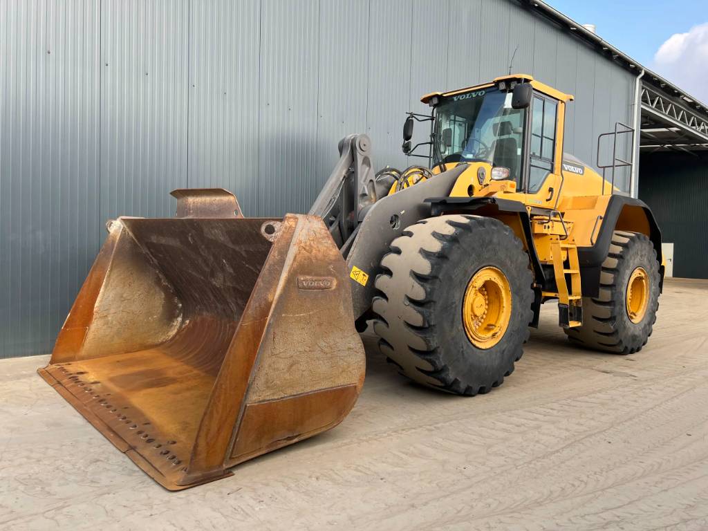 Volvo L220H image