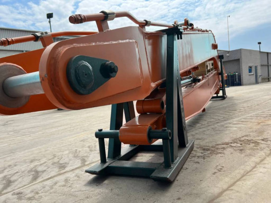 Hitachi ZX210 18m Set image