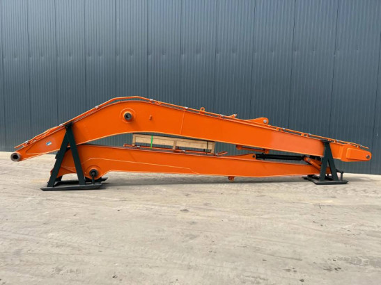 Hitachi ZX210 18m Set image