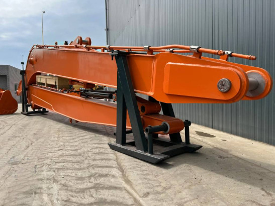 Hitachi ZX210 18m Set image