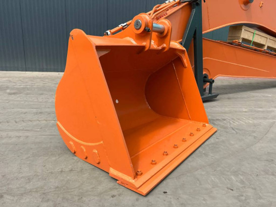 Hitachi ZX210 18m Set image