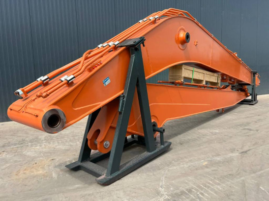 Hitachi ZX210 18m Set image
