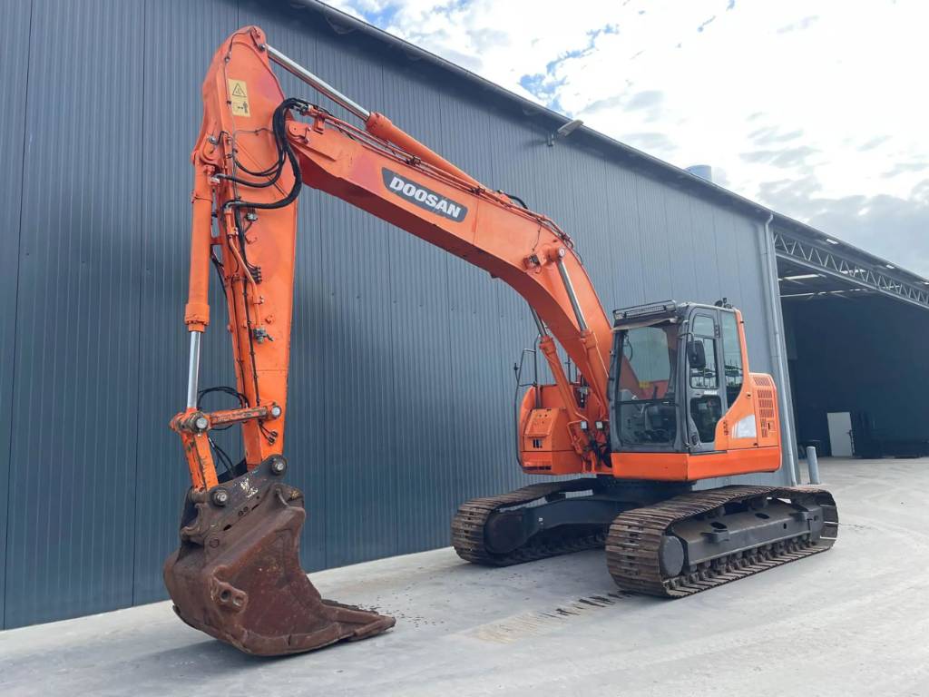 Doosan DX235LCR image