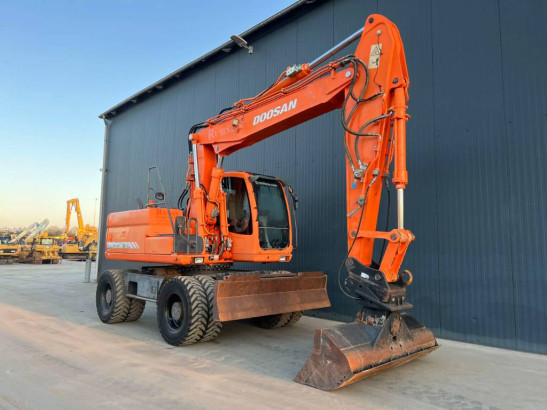 Doosan DX170W image