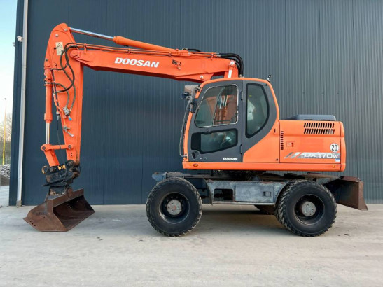 Doosan DX170W image