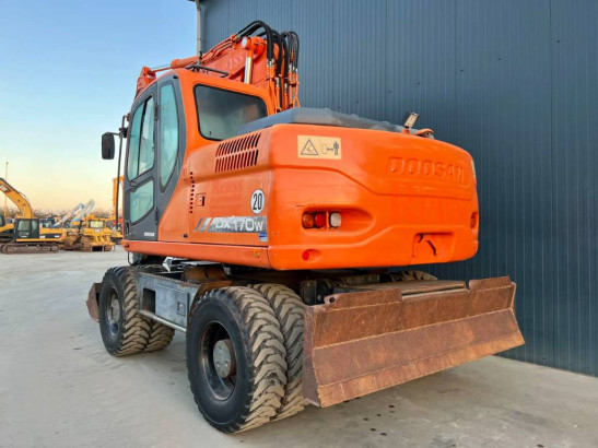 Doosan DX170W image