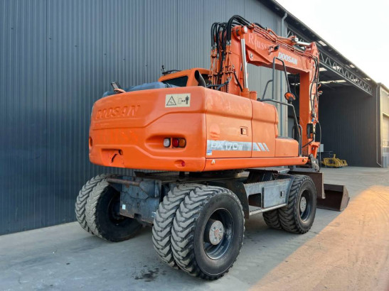 Doosan DX170W image