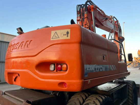 Doosan DX170W image