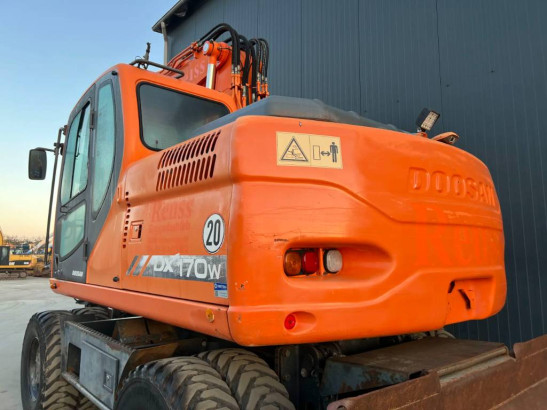 Doosan DX170W image