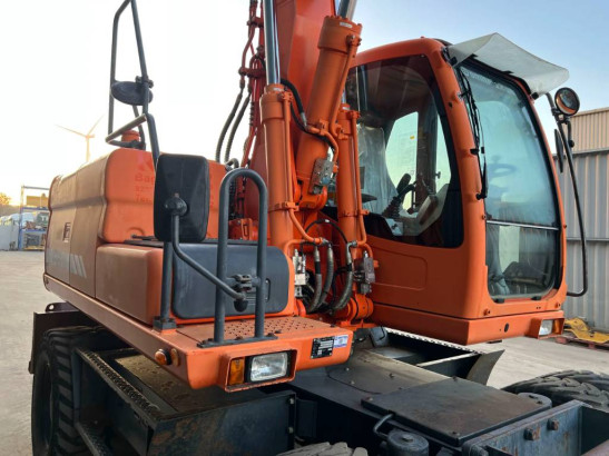 Doosan DX170W image
