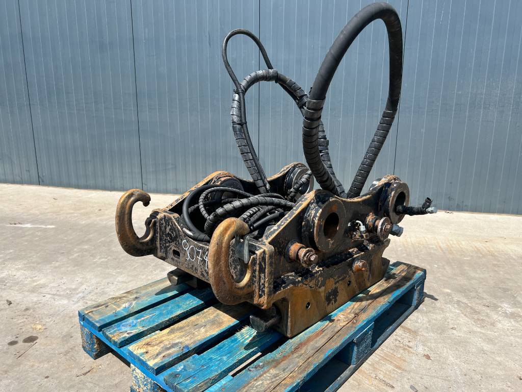 OilQuick OQ80 330D - 336D - 336E - 336F DB-stick image