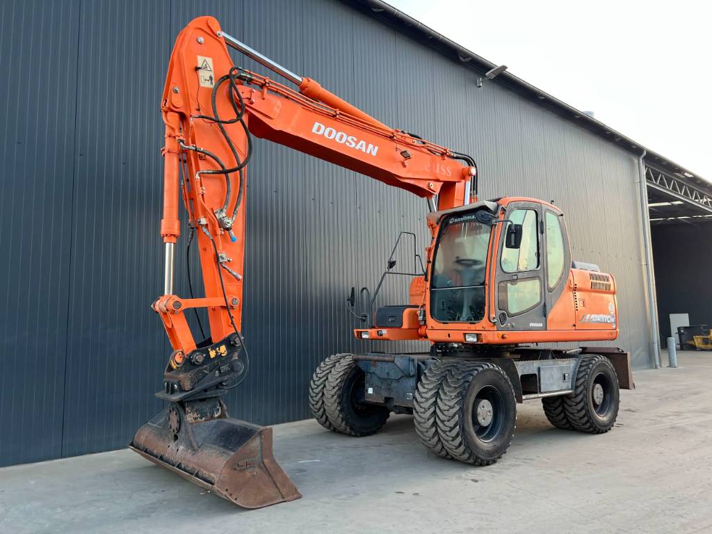 Doosan DX170W image