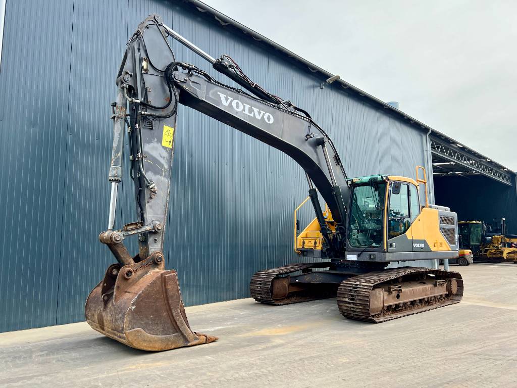 Volvo EC250E L image