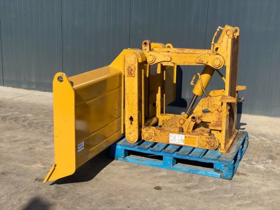 CAT Front Blade + Lift 12H / 120M / 120H / 140G / 140H Front Blade + Lift 12H / 120M / 120H / 140G / 140H 2026 1