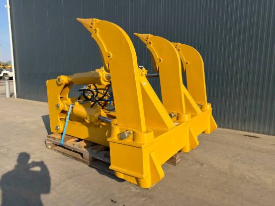 CAT D8N Multi Shank Ripper D8N Multi Shank Ripper 2026 1