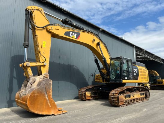 CAT 352 F 352 F 2017 2 Crawler Excavators